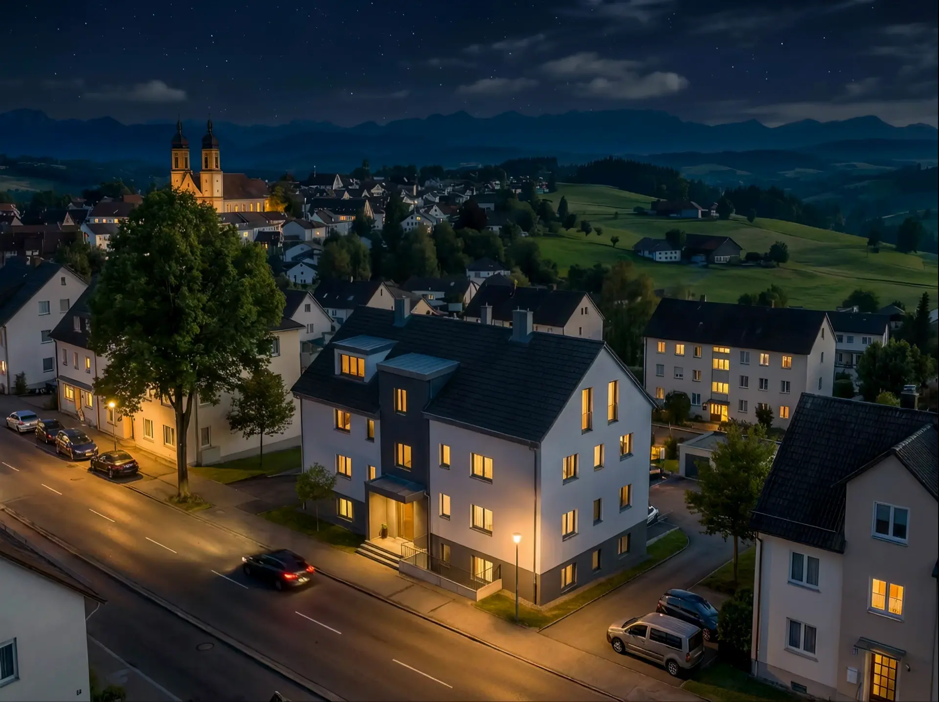 Lindenberg im Allgäu bei Nacht — Alpenpanorama und Ortskern